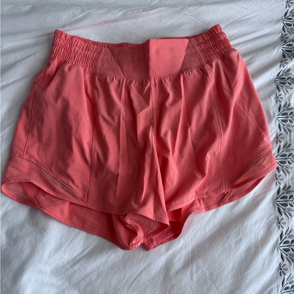 Lululemon Hotty Hot HR 4" Size 6 Coral Women's Shorts